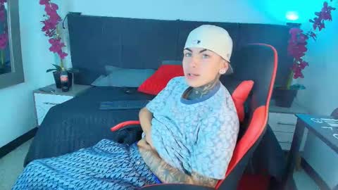 AdamsWalkerr  online show from 02.19.26