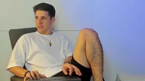 Snapshot of adan_rivas chatting on 12.27.24 adan online show from 12.27.24