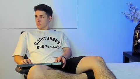 Snapshot of adan_rivas chatting on 01.09.25 adan online show from 01.09.25