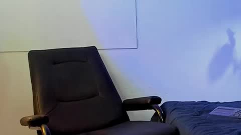 Snapshot of adan_rivas chatting on 02.11.25 adan online show from 02.11.25