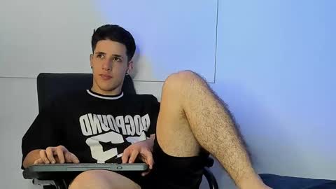 Snapshot of adan_rivas chatting on 02.20.25 adan online show from 02.20.25