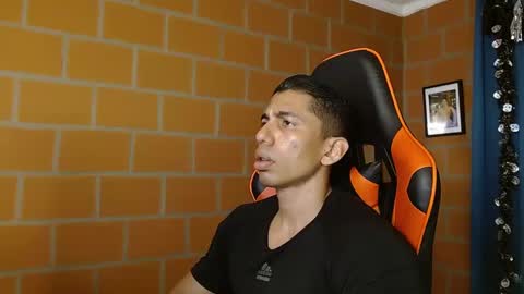 Adan Sin online show from 02.25.25