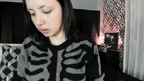 Snapshot of adeelinee chatting on 04.17.26 Ade online show from 04.17.26