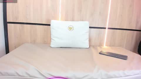 adela chase online show from 12.23.25