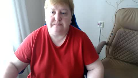 Snapshot of adelandsofia chatting on 05.27.26 AdelAndSofia online show from 05.27.26
