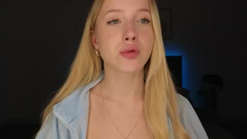 Snapshot of adele_armas chatting on 05.17.26 Adele online show from 05.17.26