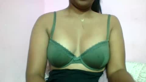 Snapshot of adelealy chatting on 07.14.26 adelealy online show from 07.14.26