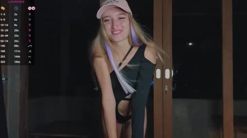 Snapshot of adelelyv chatting on 03.03.25 Adele online show from 03.03.25