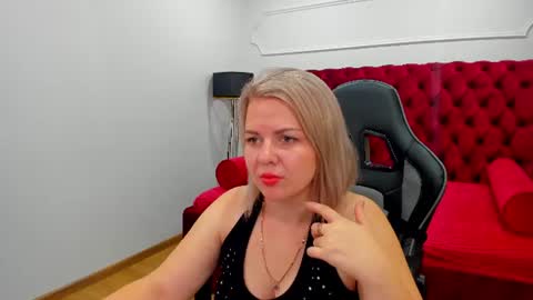 Snapshot of adeleravelle chatting on 07.15.26 AdeleRavelle online show from 07.15.26