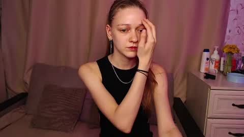 Snapshot of adelin_maxwell chatting on 05.18.26 Lina online show from 05.18.26