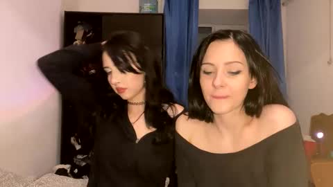 Snapshot of adelin_rr chatting on 09.28.25 adelin online show from 09.28.25