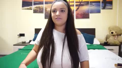 Adellineee online show from 11.25.25