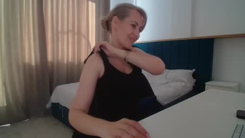Snapshot of adellynrose chatting on 06.19.26 Adellyn online show from 06.19.26