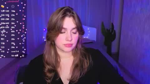 Snapshot of adelynnn chatting on 10.06.25 Ada online show from 10.06.25