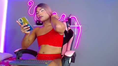 Snapshot of adhara_rangel chatting on 10.22.25 adhara rangel online show from 10.22.25