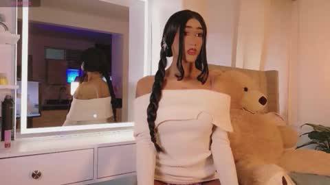 Isabellafirst online show from 12.03.25