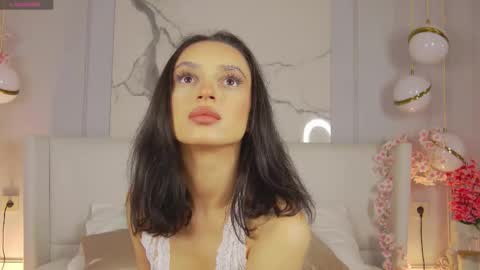 adoracortes online show from 10.08.25