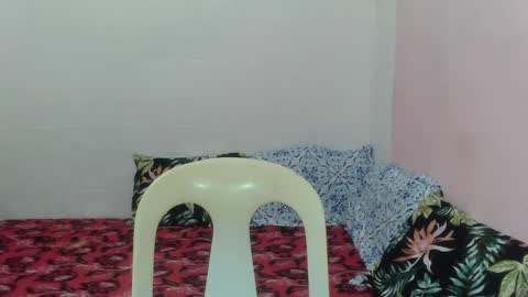 Snapshot of adorned_avah chatting on 12.04.25 Eve online show from 12.04.25