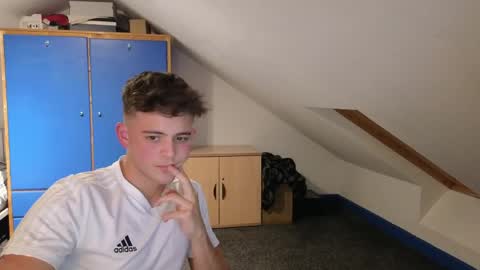 Snapshot of adr_twink chatting on 04.02.26 ADR Twink online show from 04.02.26