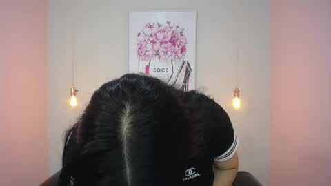 Snapshot of adri_gomez_1 chatting on 04.25.26 Adri online show from 04.25.26