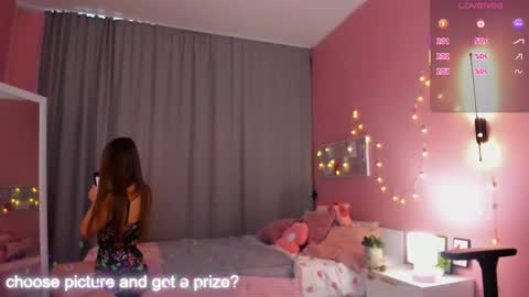 Snapshot of adria_arjona chatting on 01.17.26 Eva online show from 01.17.26