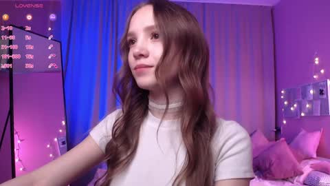Snapshot of adria_arjona chatting on 05.09.26 Eva online show from 05.09.26