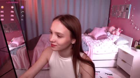 Snapshot of adria_arjona chatting on 06.06.26 Eva online show from 06.06.26