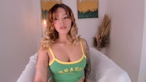Snapshot of adria_ross chatting on 06.24.26 Adriana online show from 06.24.26
