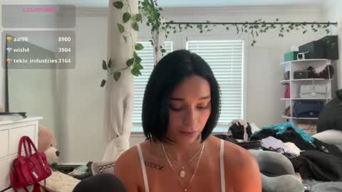 Snapshot of adriannarodriguez chatting on 05.19.26 Adrianna online show from 05.19.26