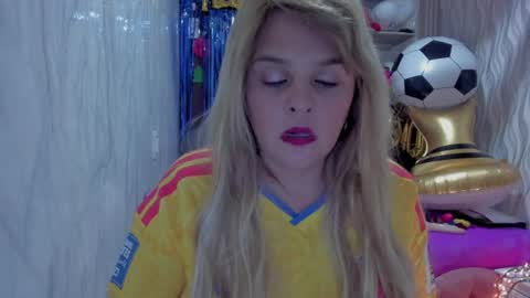 Snapshot of adriiana_fox_ chatting on 06.17.26 adriiana_fox_ online show from 06.17.26
