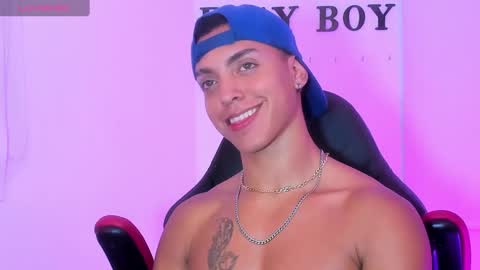 Snapshot of adriianlopez chatting on 12.03.24 Adrian Lopez online show from 12.03.24