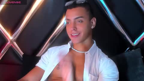 Snapshot of adriianlopez chatting on 12.06.24 Adrian Lopez online show from 12.06.24