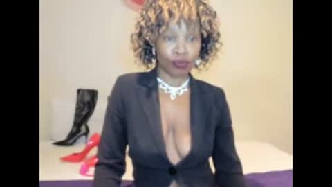 Snapshot of aficangagqueen chatting on 05.18.26 AfricanSquirtQueen online show from 05.18.26