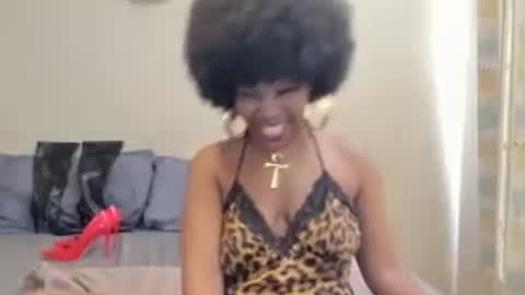 Snapshot of aficangagqueen chatting on 07.25.26 AfricanSquirtQueen online show from 07.25.26