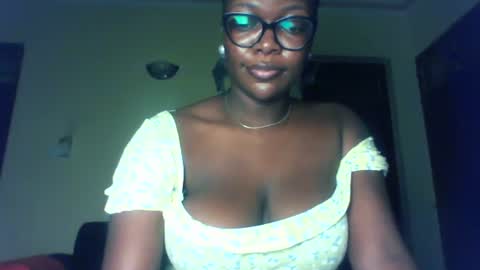 Snapshot of afrilola chatting on 06.06.26 afrilola online show from 06.06.26