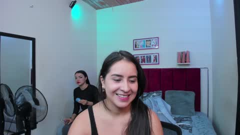 Snapshot of afroditaandsoffi chatting on 01.14.25 Afrodita Chery y Hermione online show from 01.14.25