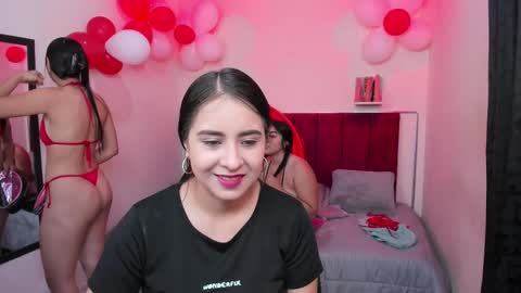 Snapshot of afroditaandsoffi chatting on 02.15.25 Afrodita Chery y Hermione online show from 02.15.25