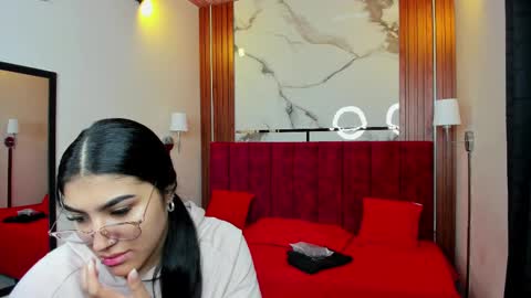 Snapshot of afroditaandsoffi chatting on 03.04.25 Afrodita Chery y Hermione online show from 03.04.25