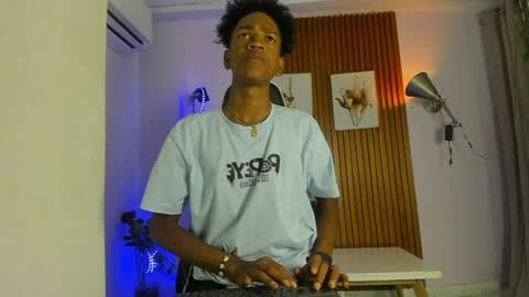 Snapshot of afrowayuu chatting on 05.19.26 afrowayuu online show from 05.19.26