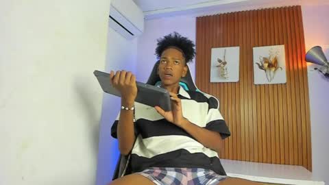 Snapshot of afrowayuu chatting on 05.20.26 afrowayuu online show from 05.20.26