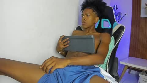 Snapshot of afrowayuu chatting on 05.21.26 afrowayuu online show from 05.21.26