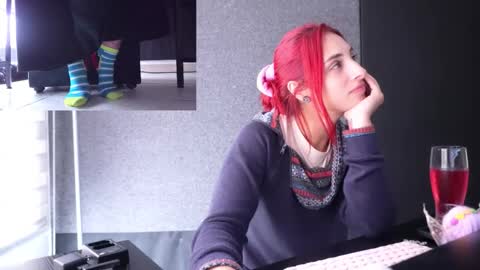 Agata Collinss online show from 12.20.25