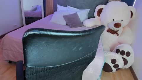 Agatha Mendoza online show from 12.19.24