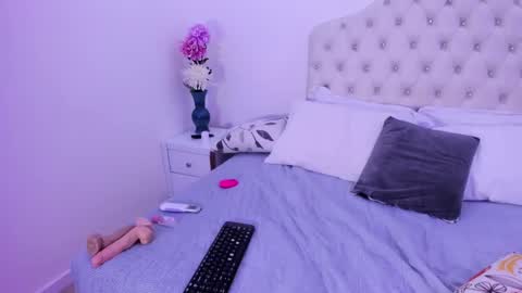 Agatha Mendoza online show from 12.30.24