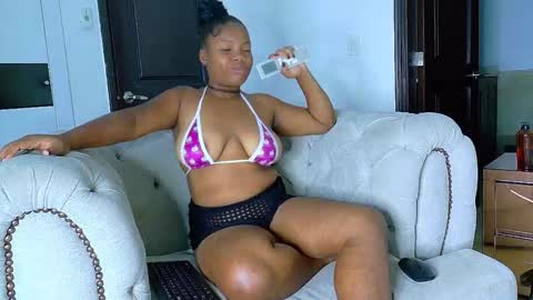 Snapshot of agatharusso chatting on 10.06.25 Agathaa online show from 10.06.25