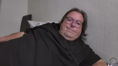 Snapshot of agias chatting on 09.14.25 Agias online show from 09.14.25