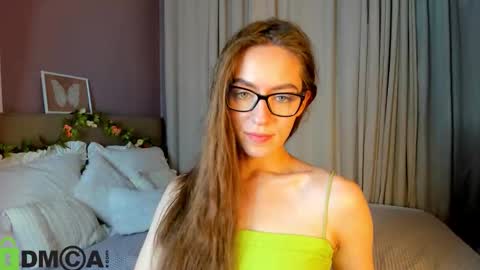 agnes wells online show from 11.04.25