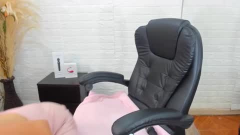 Ahisha online show from 02.18.25