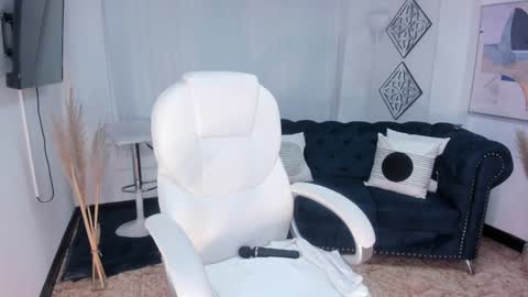 AIDA ADAMS online show from 02.01.25