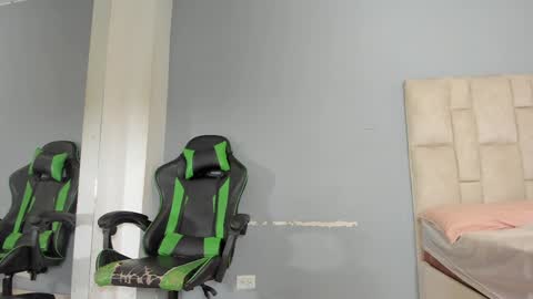 karoline  online show from 02.04.25